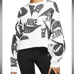 NIKE iconic logo crewneck sweater🤍🖤